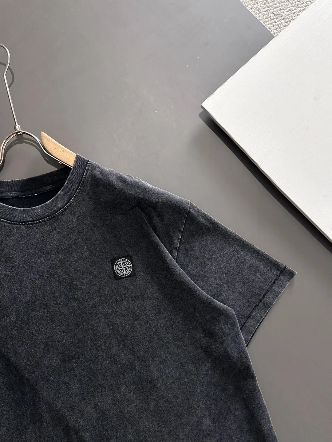 Next day shipping P460 Stone lsland/stone island high quality 2025 spring and summer new casual heavy industry suit exclusively developed by yb! High quality production! Imported custom-made fabrics for foreign orders, with high breathability and comfort, impeccable details, brand element design concept, delicate and soft feel! It presents a casual cut and the upper body shape is great! On sale simultaneously on the official website! From a high-end men's positioning brand, the low-key luxury taste is irresistible! Exquisite workmanship and impeccable quality! The overall style is simple, fashionable and timeless, fully meeting the requirements of stylish and tasteful dressing! Size: S-XXL